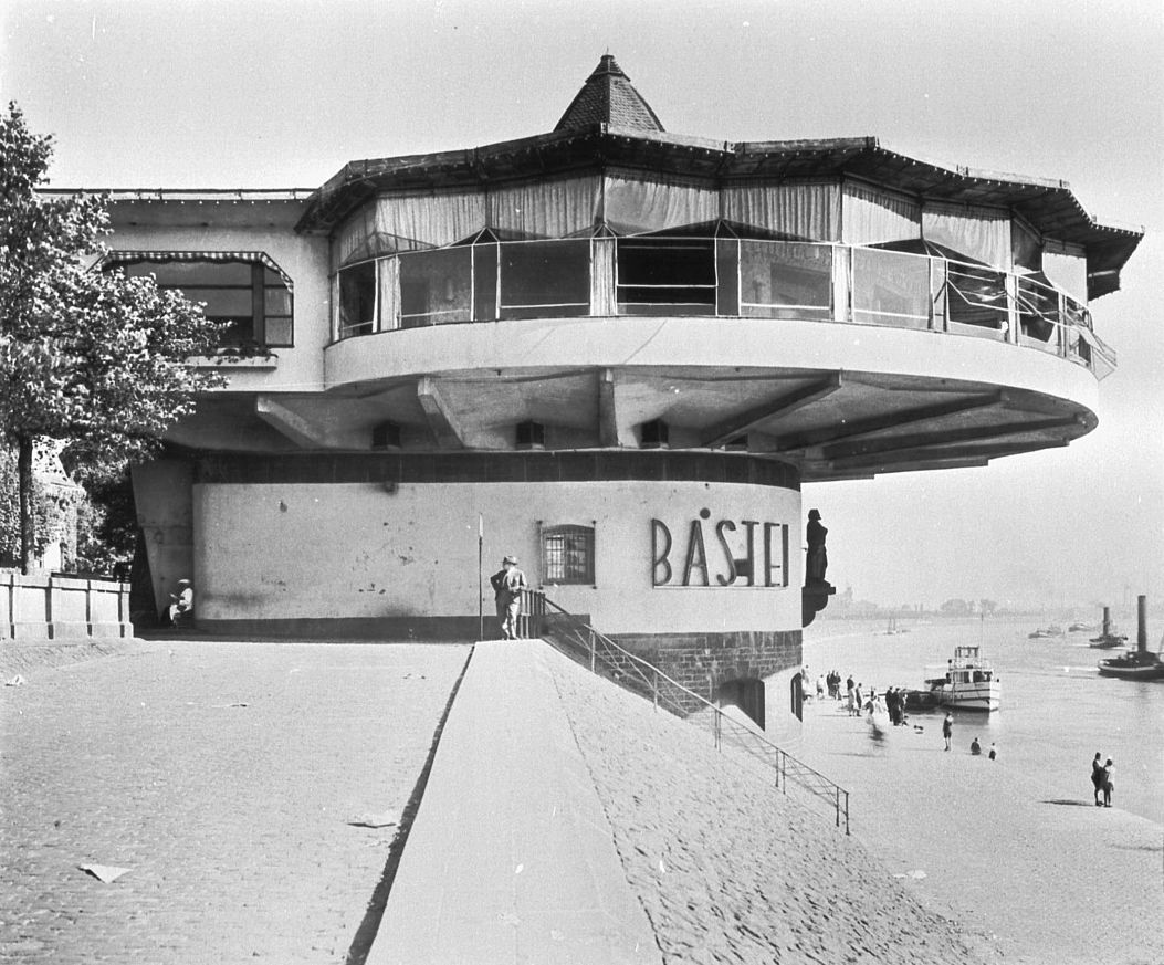 Das Kölner Panorama-Restaurant Bastei nach der Fertigstellung 1924.