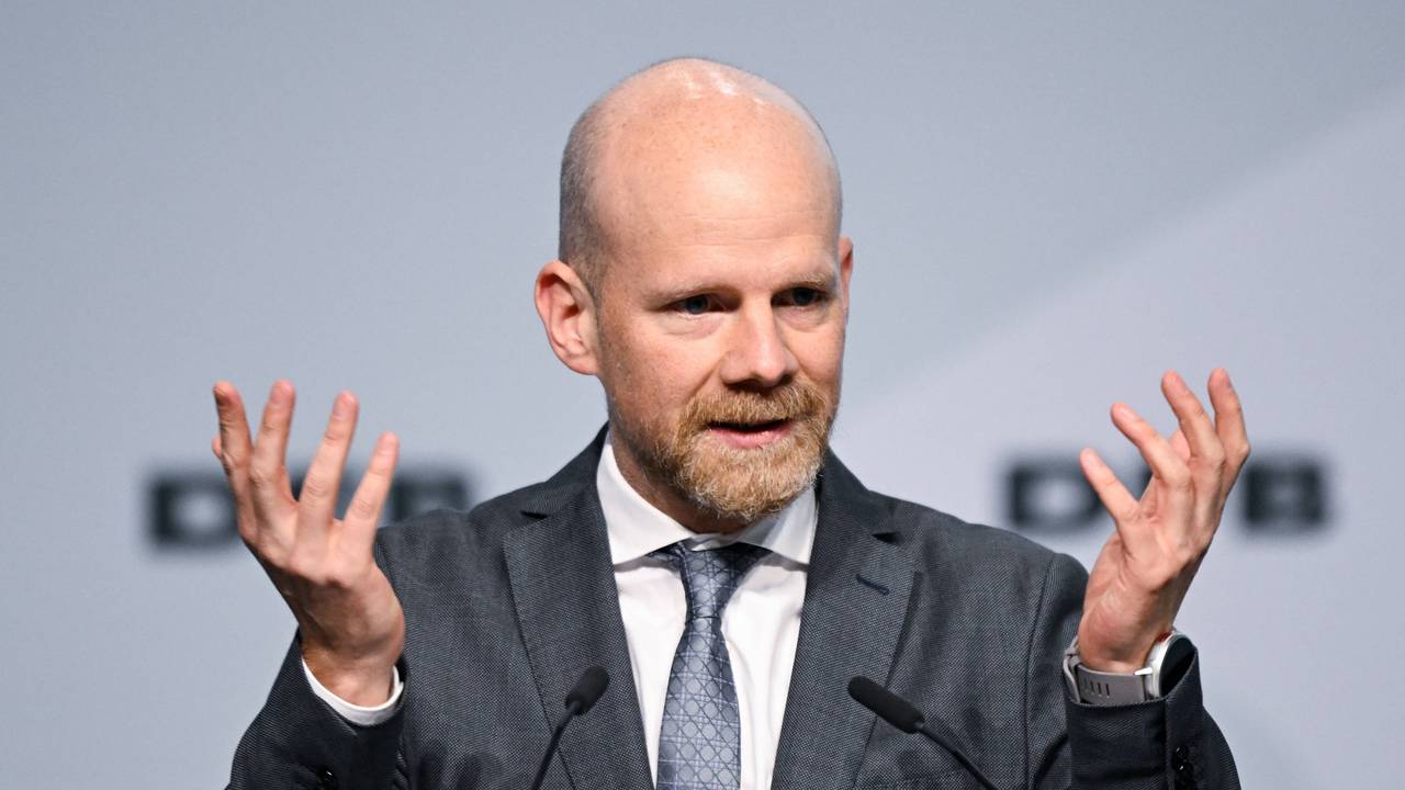 Mattias Grafström spricht auf dem 45. Ordentlichen DFB-Bundestag im DFB-Campus in Frankfurt am Main.