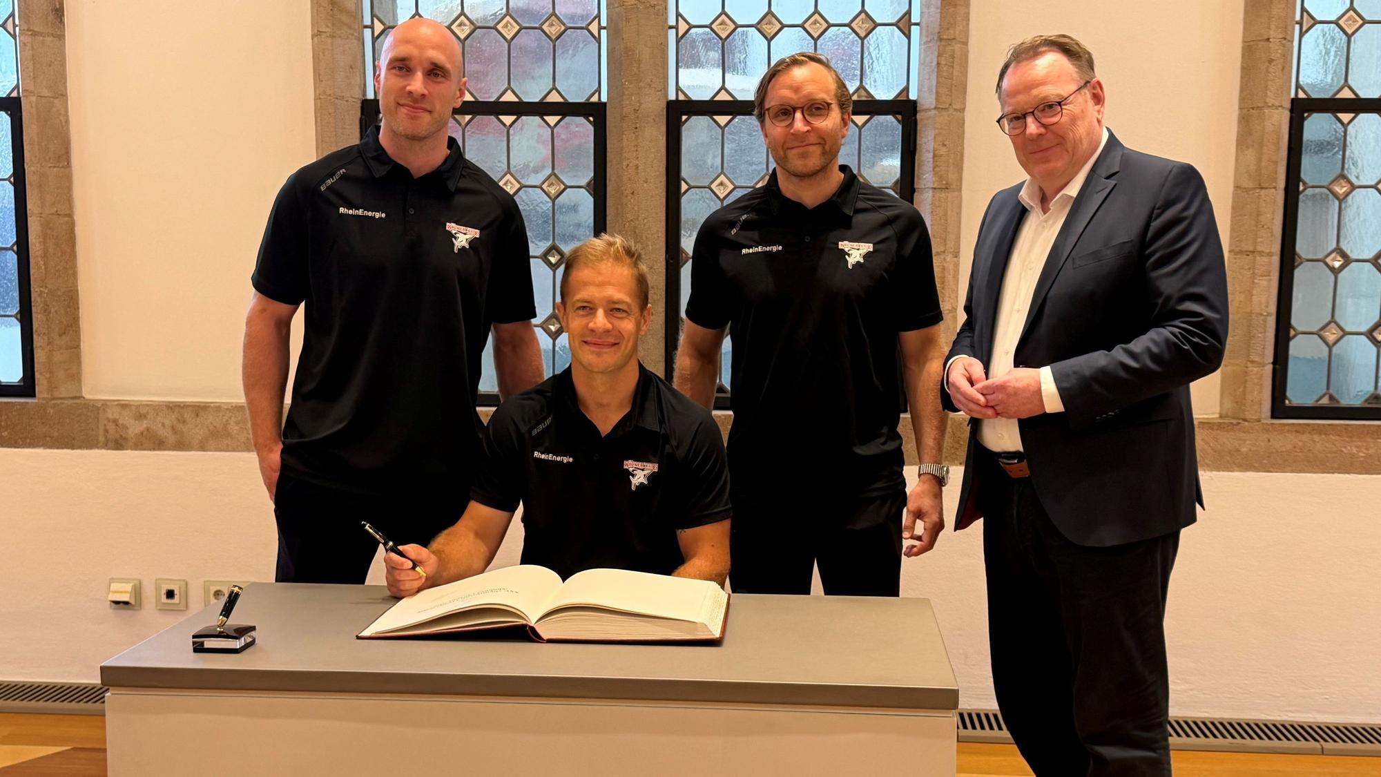 Patrick Russell, Moritz Müller, Frederik Storm und Torsten Burmester im Kölner Rathaus.