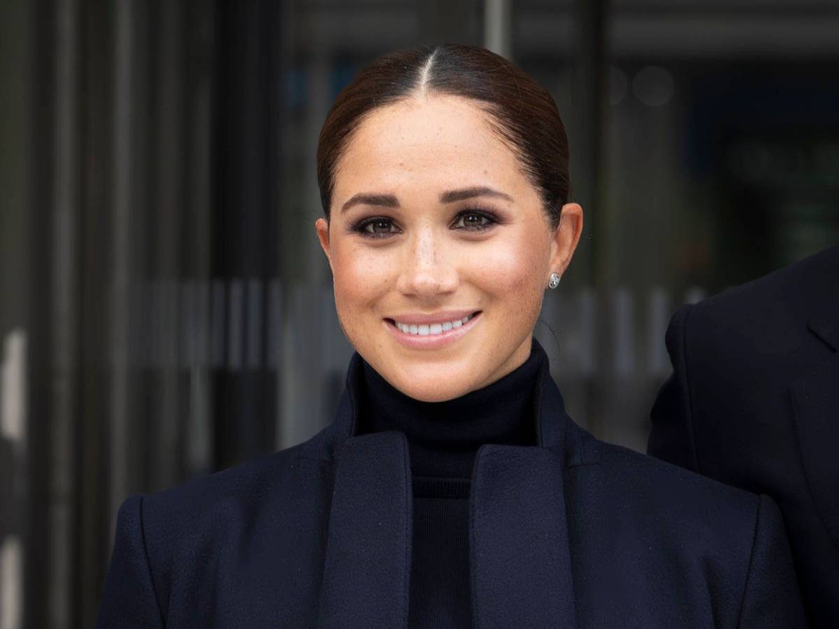 Herzogin Meghan posiert.