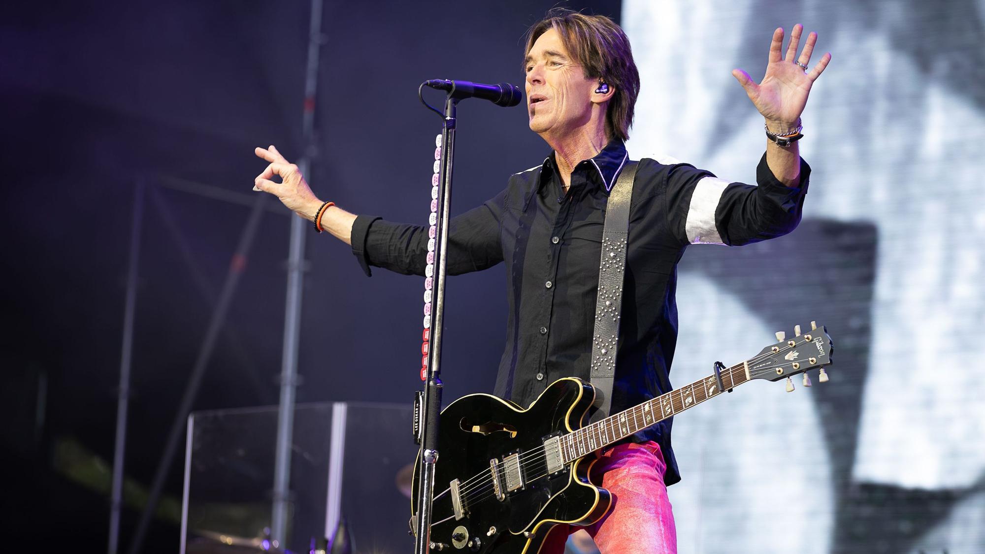 Per Gessle von Roxette auf der Bühne.
