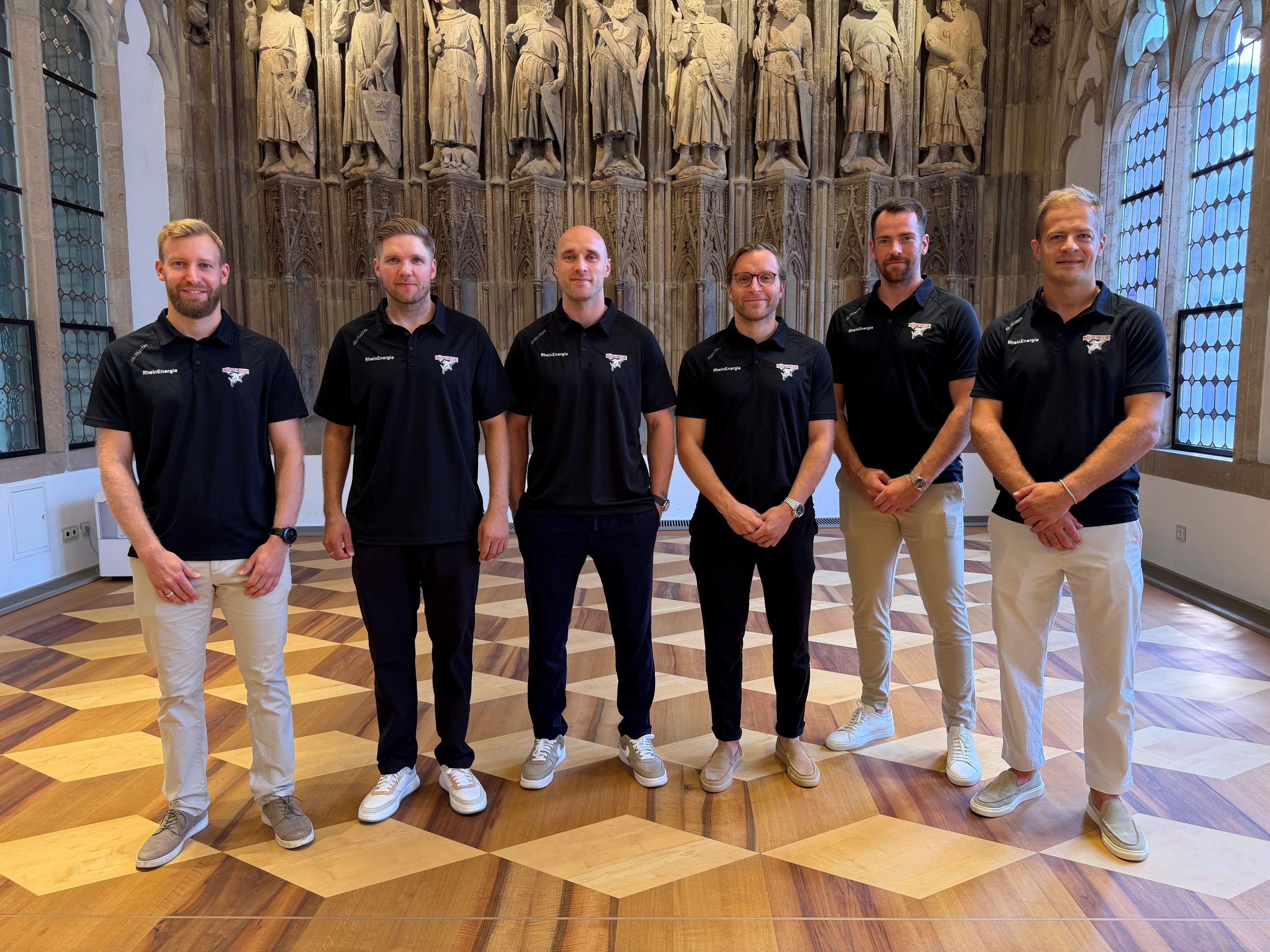 Felix Brückmann, Valtteri Kemiläinen, Patrick Russell, Frederik Storm, Marcel Noebels und Moritz Müller im Kölner Rathaus.