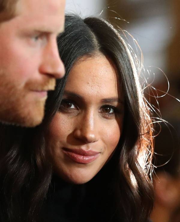 Prinz Harry und Herzogin Meghan posieren.