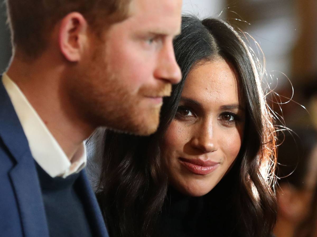 Prinz Harry und Herzogin Meghan posieren.