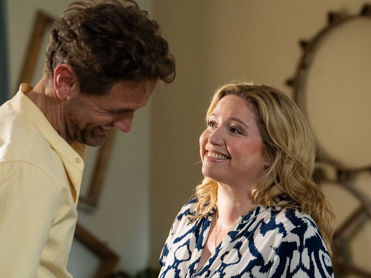 Wiedersehen in der „Landarztpraxis“: Die Serienstars Caroline Frier und Oliver Franck. (Bild: Joyn / Joshua Schneider)