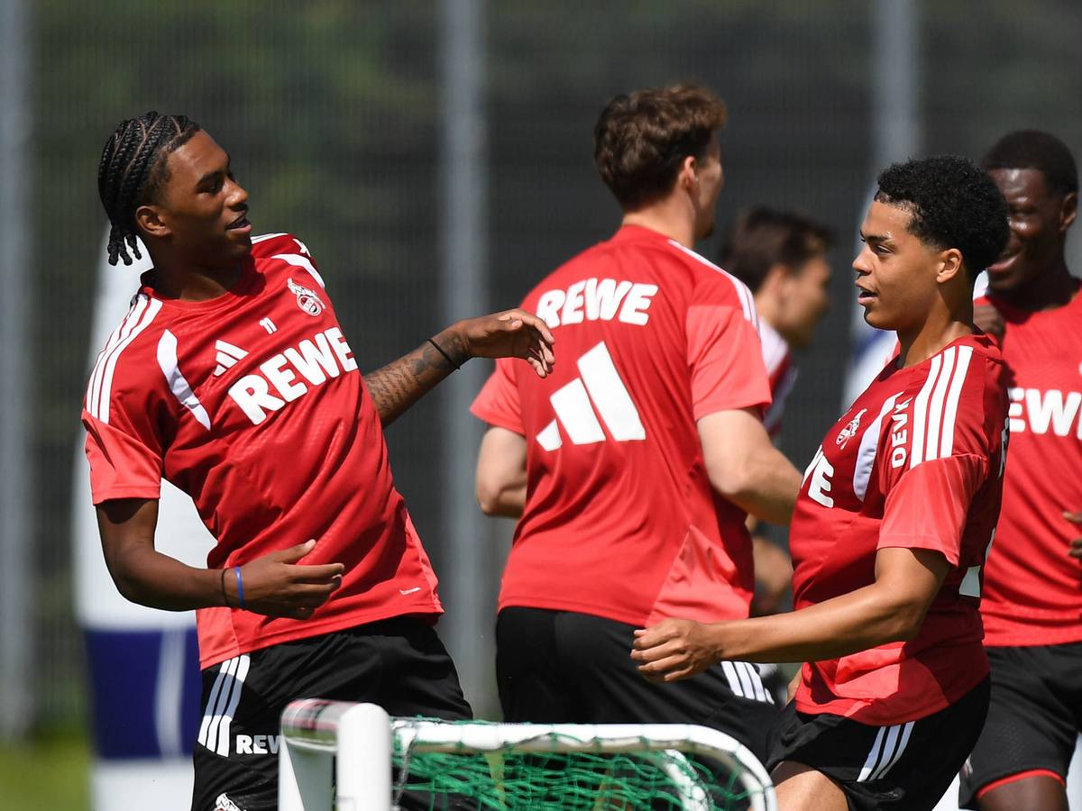 Reigan Heskey und Jahmai Simpson-Pusey bei einer gemeinsamen Übung im Training.