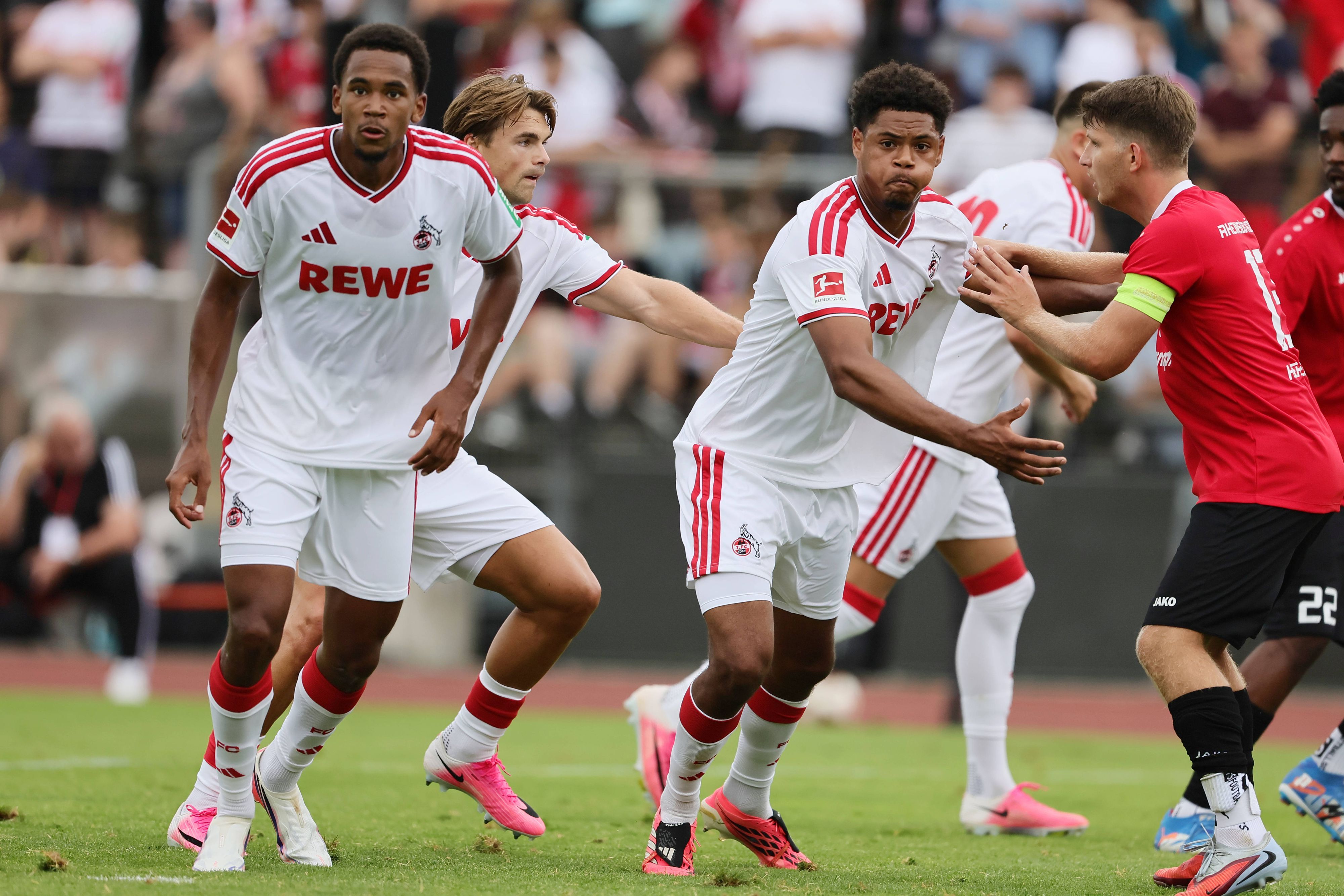 Yannick Mausehund (r.) und Youssoupha Niang im Testspiel gegen Rheinsüd.