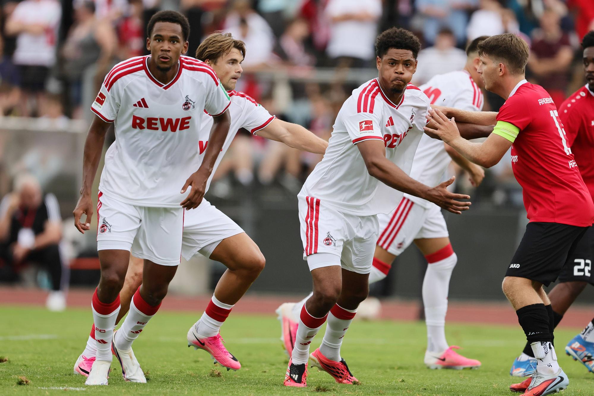 Yannick Mausehund (r.) und Youssoupha Niang im Testspiel gegen Rheinsüd.