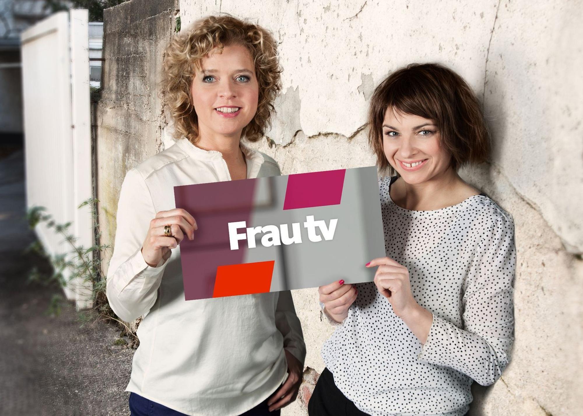 Lisa Ortgies (links) und Sabine Heinrich moderieren das WDR-Magazin „Frau tv“. (Bild: WDR / Annika Fußwinkel)