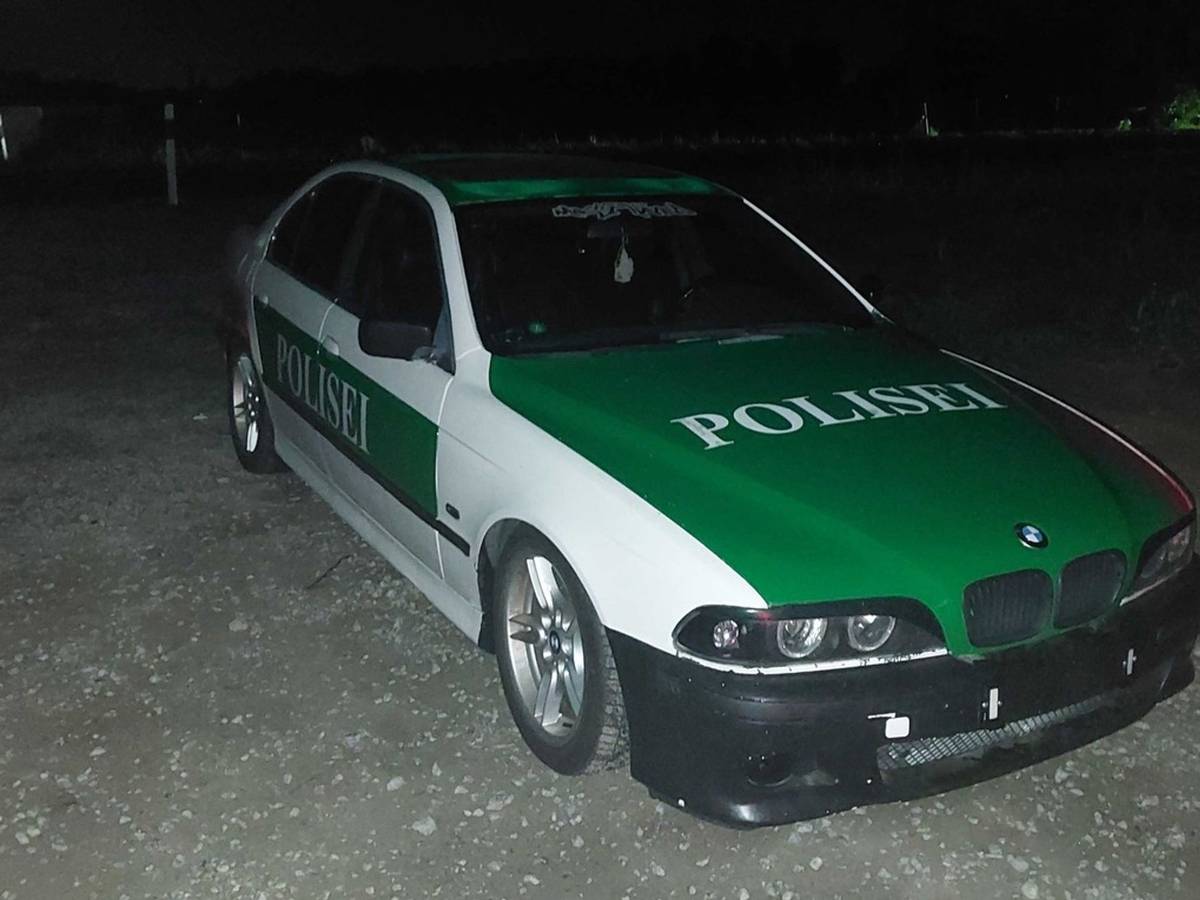 Polisei-Auto gestoppt