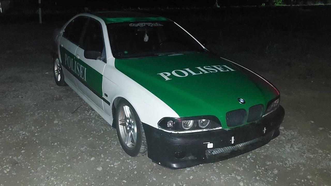Polisei-Auto gestoppt