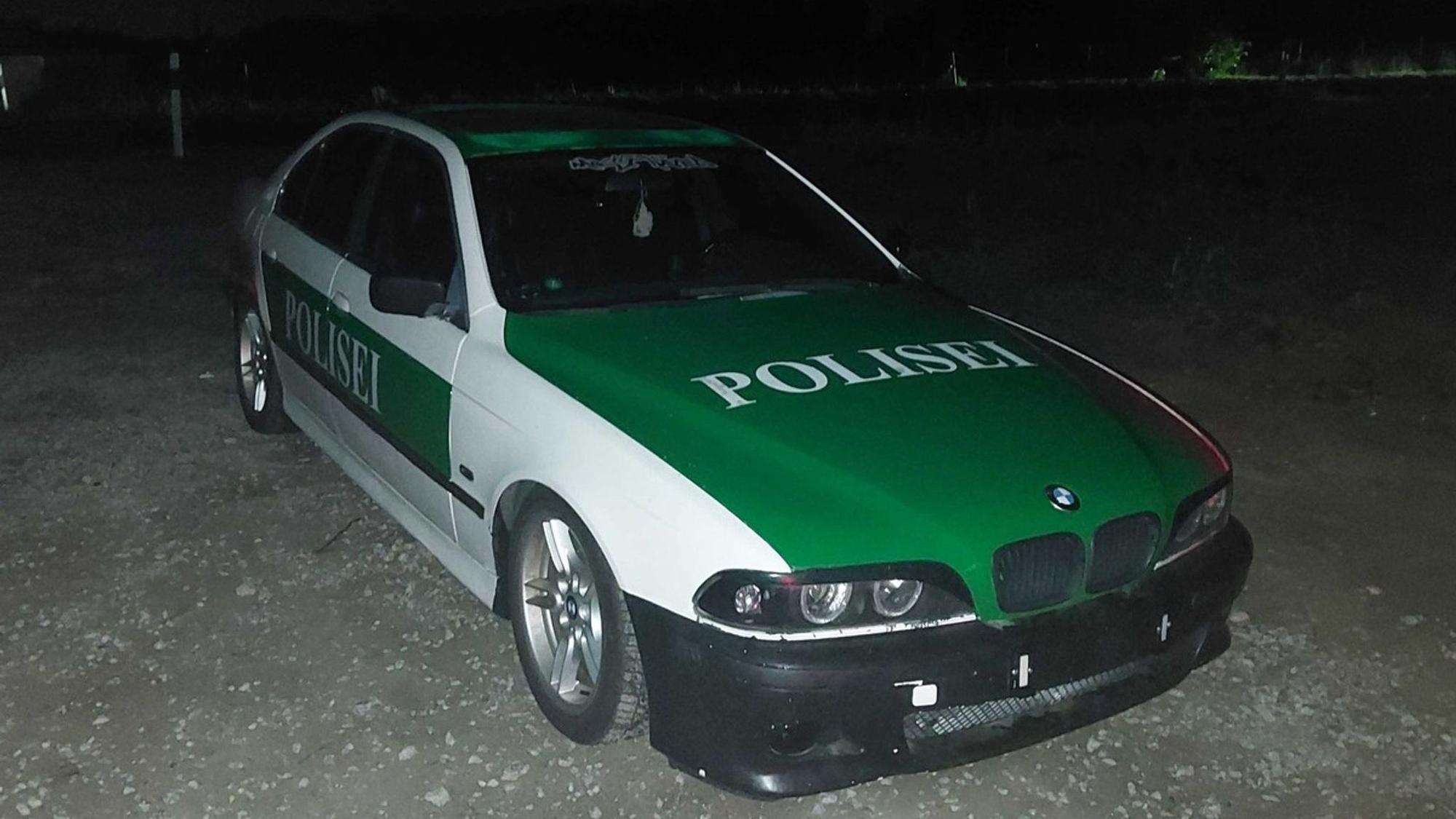 Polisei-Auto gestoppt