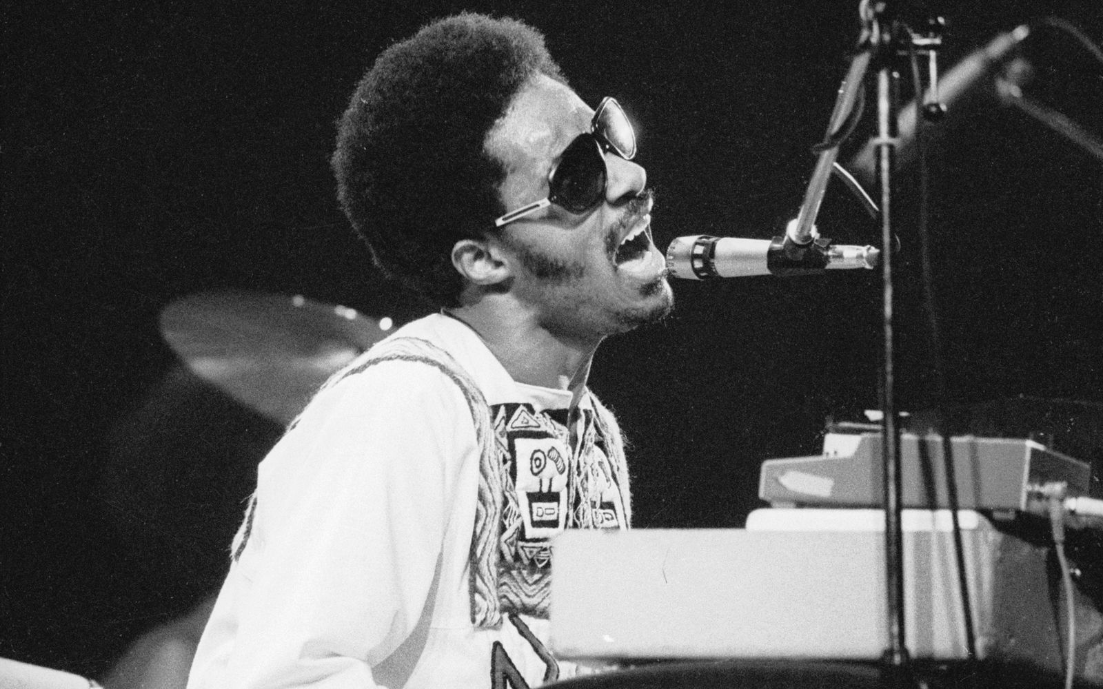 Seine große Zeit: In den 70ern wurde Stevie Wonder zum international gefeierten Superstar. Im Bild: Wonder bei einem Auftritt im Londoner Rainbow Theatre, 1974. (Bild: Graham Wood/Evening Standard/Getty Images)