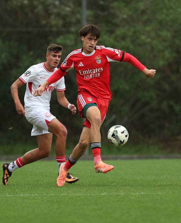 Gil Neves am Ball.