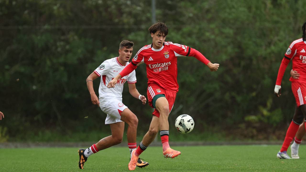 Gil Neves am Ball.
