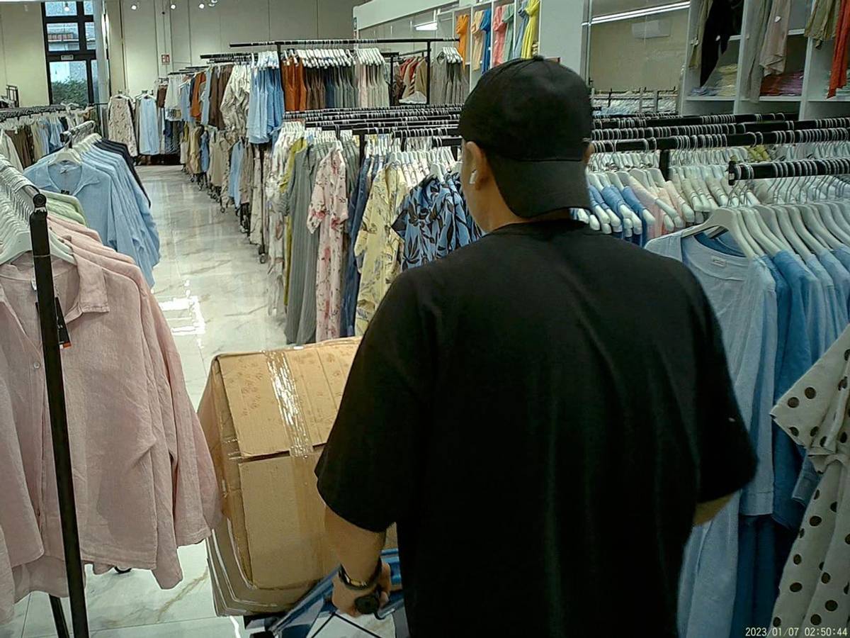 In der ARD-Doku „Trügerische Etiketten“ wird mit versteckten Kameras gezeigt, wie viele unserer Kleidungsstücke wirklich produziert werden. (Bild: WDR/Eisenhart Docs)