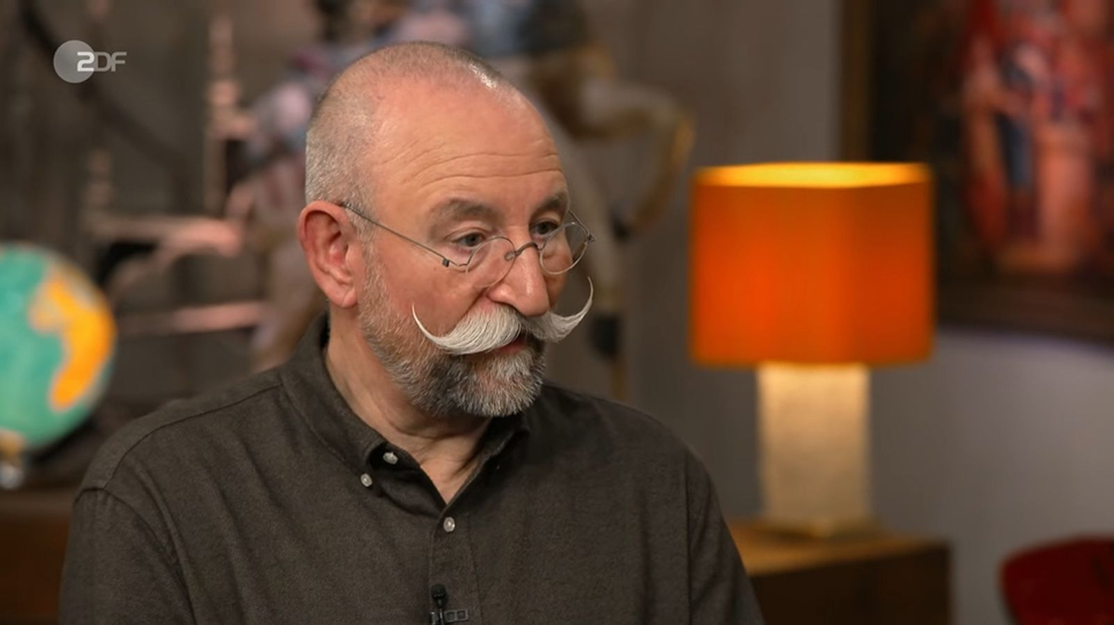 Moderator Horst Lichter staunte beim Anblick des Teleskops: „Das ist großartig - Wahnsinn!“ (Bild: ZDF)