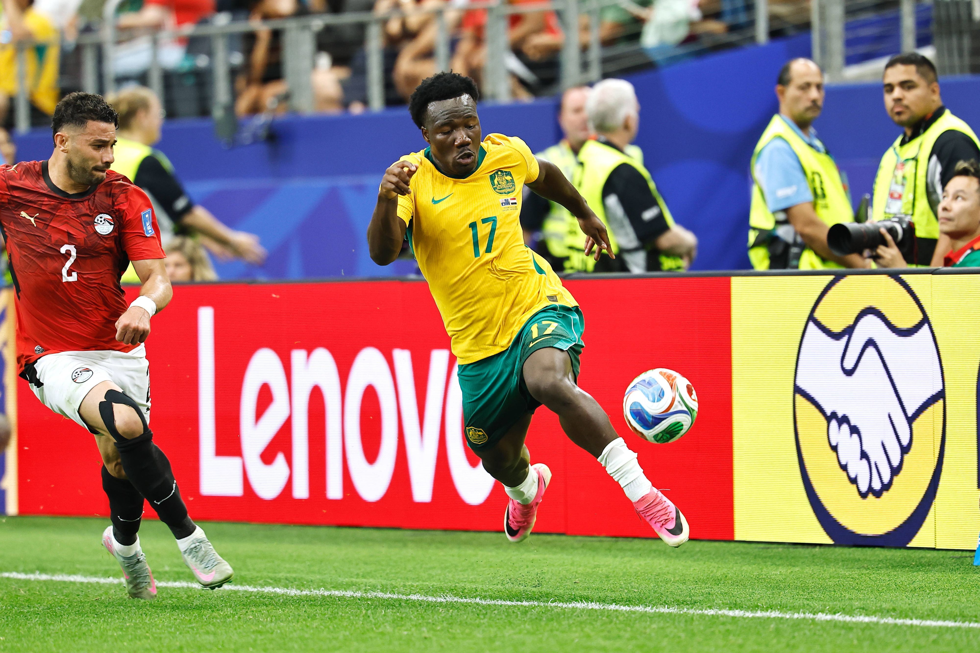 Der Australier Nestory Irankunda im WM-Spiel gegen Ägypten.
