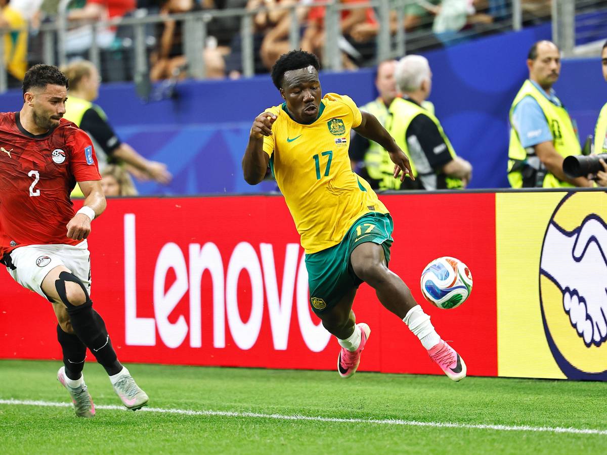 Der Australier Nestory Irankunda im WM-Spiel gegen Ägypten.
