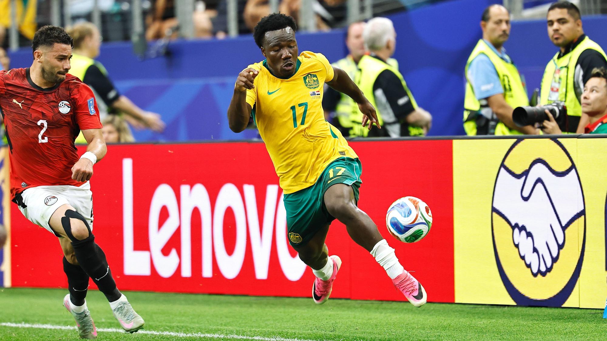 Der Australier Nestory Irankunda im WM-Spiel gegen Ägypten.