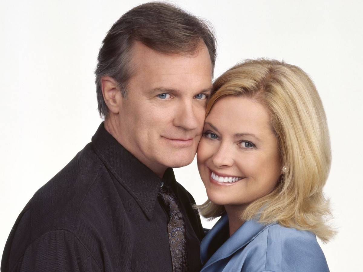 In mehr als 240 Folgen von „Eine himmlische Familie“ spielte Catherine Hicks (Bild, mit Stephen Collins) die liebevolle Mutter Annie, am 6. August feiert sie ihren 75. Geburtstag. (Bild: CBS)
