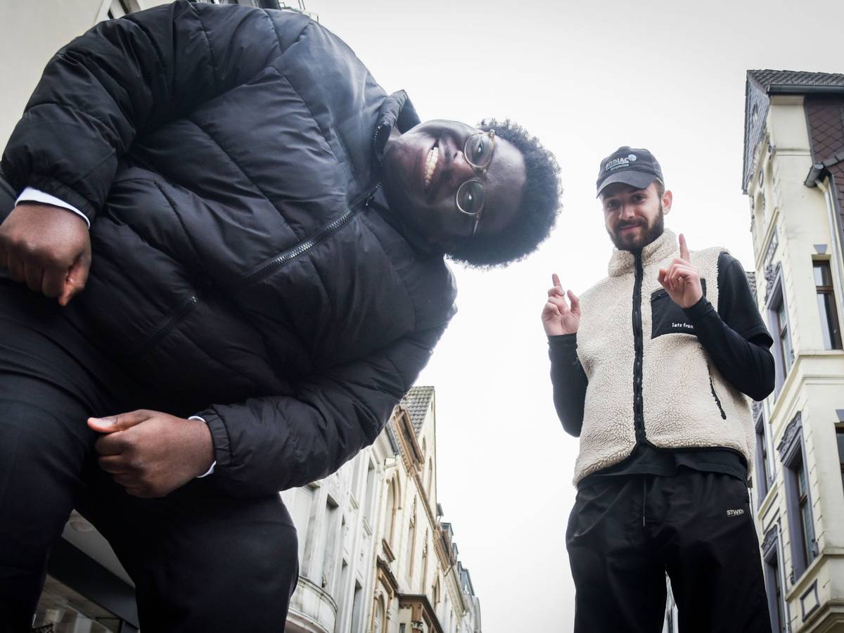 Das Musikduo Blumengarten beim Kölner Treff – Rayan (l) und Sammy wollten am Samstag auf dem Straßenfest in Ehrenfeld auftreten.