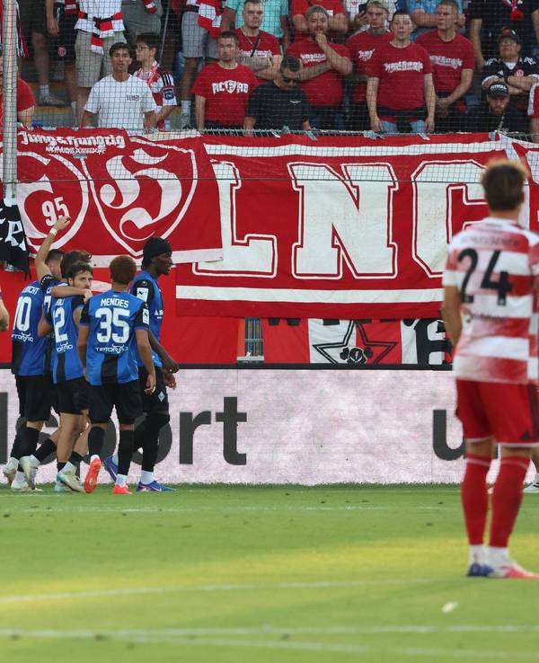 Jubel bei Mannheim vor den mitgereisten Fortuna-Fans.