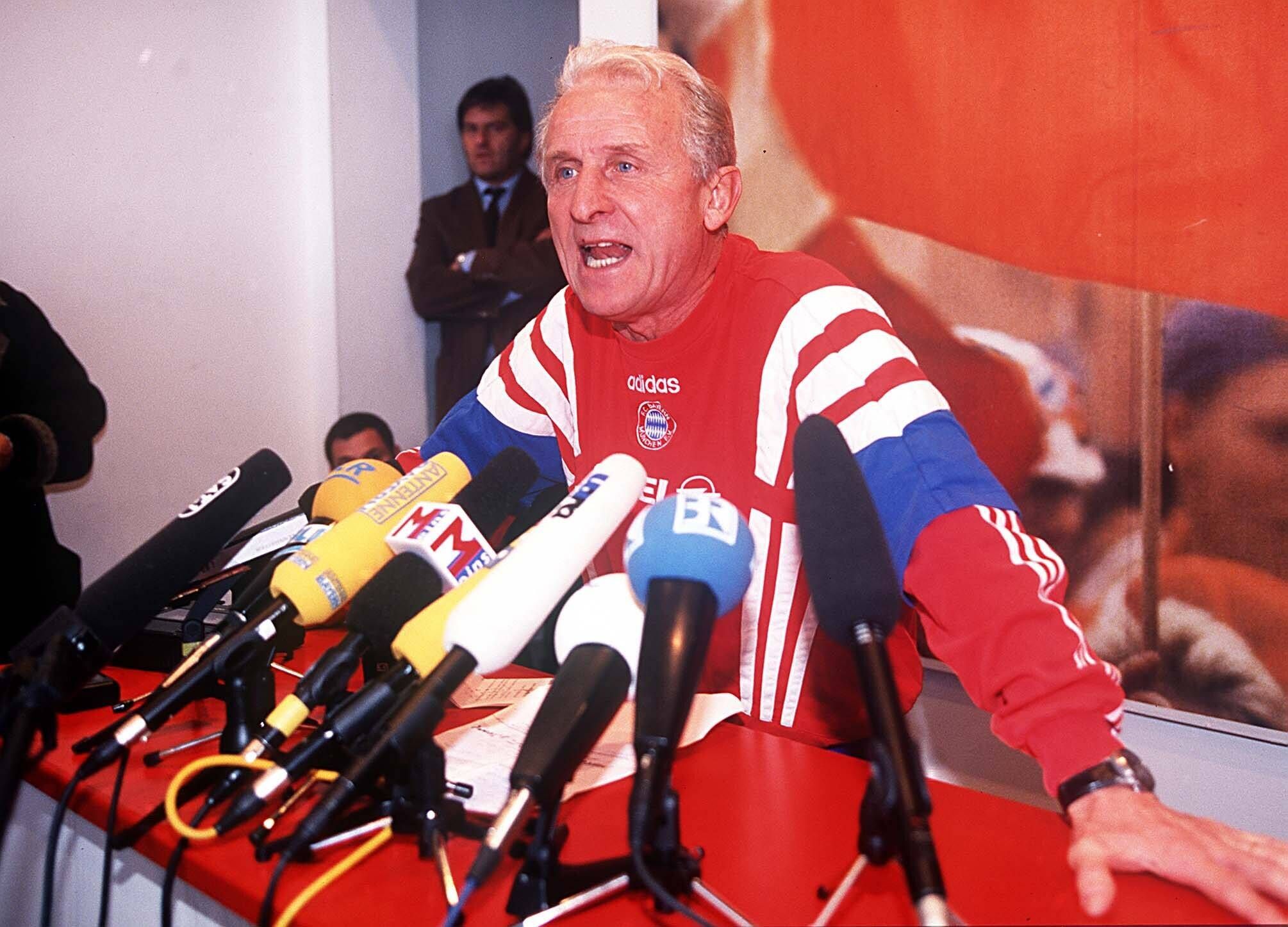 Bayern-Trainer Giovanni Trapattoni bei seiner legendären Pressekonferenz nach der Kritik an seiner Mannschaft.