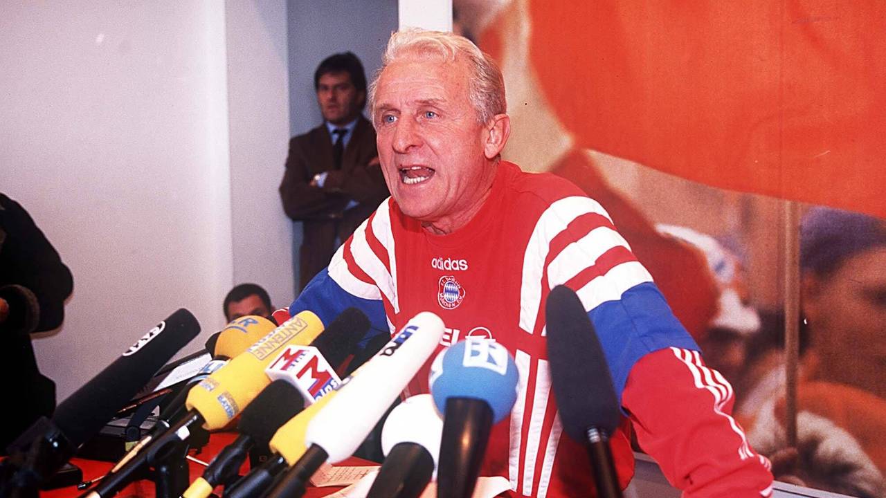 Bayern-Trainer Giovanni Trapattoni bei seiner legendären Pressekonferenz nach der Kritik an seiner Mannschaft.