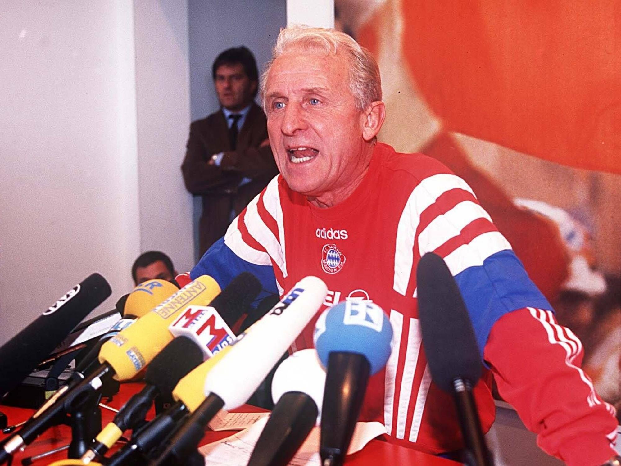 Bayern-Trainer Giovanni Trapattoni bei seiner legendären Pressekonferenz nach der Kritik an seiner Mannschaft.