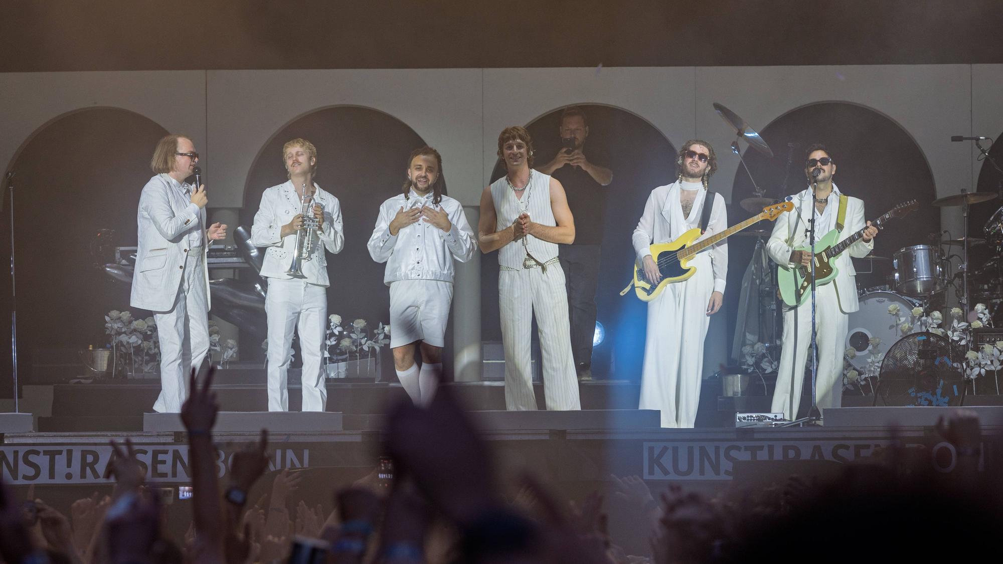Roy Bianco & Die Abbrunzati Boys auf dem KunstRasen in Bonn.