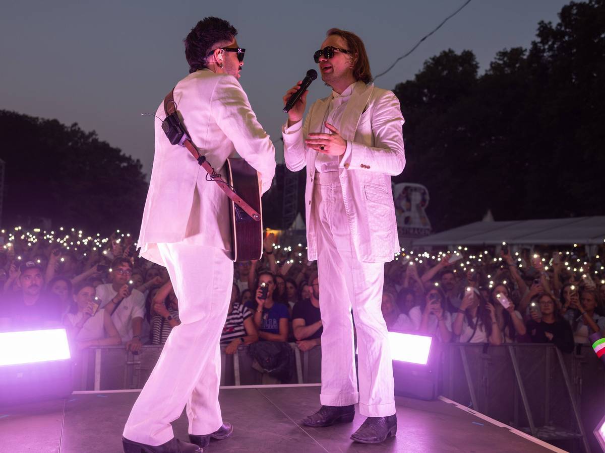 Roy Bianco & Die Abbrunzati Boys auf dem KunstRasen in Bonn.