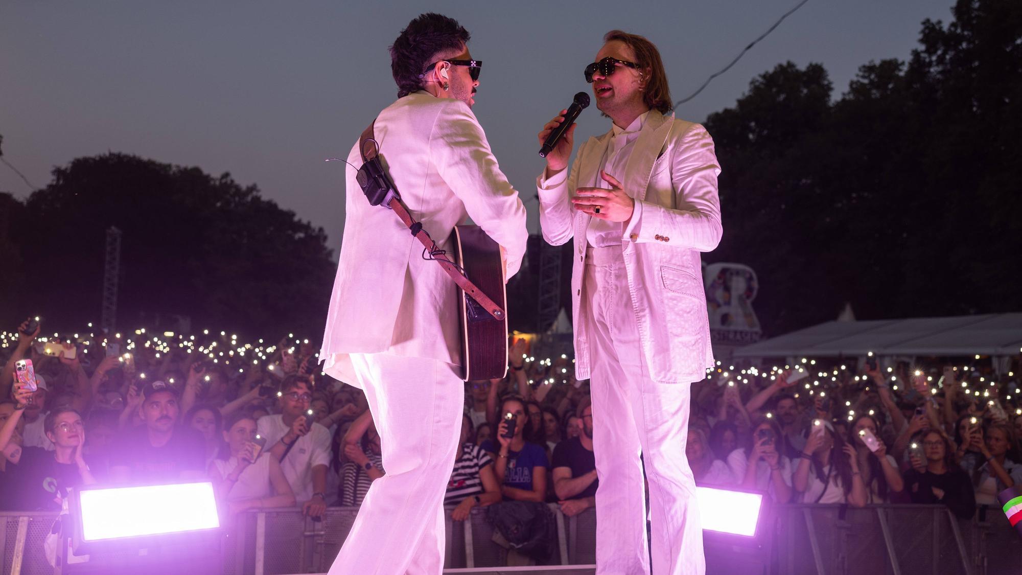 Roy Bianco & Die Abbrunzati Boys auf dem KunstRasen in Bonn.