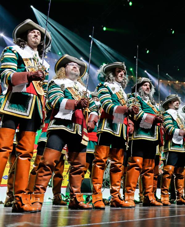 Das Reiterkorps Jan von Werth auf der Bühne der Lachenden Kölnarena.