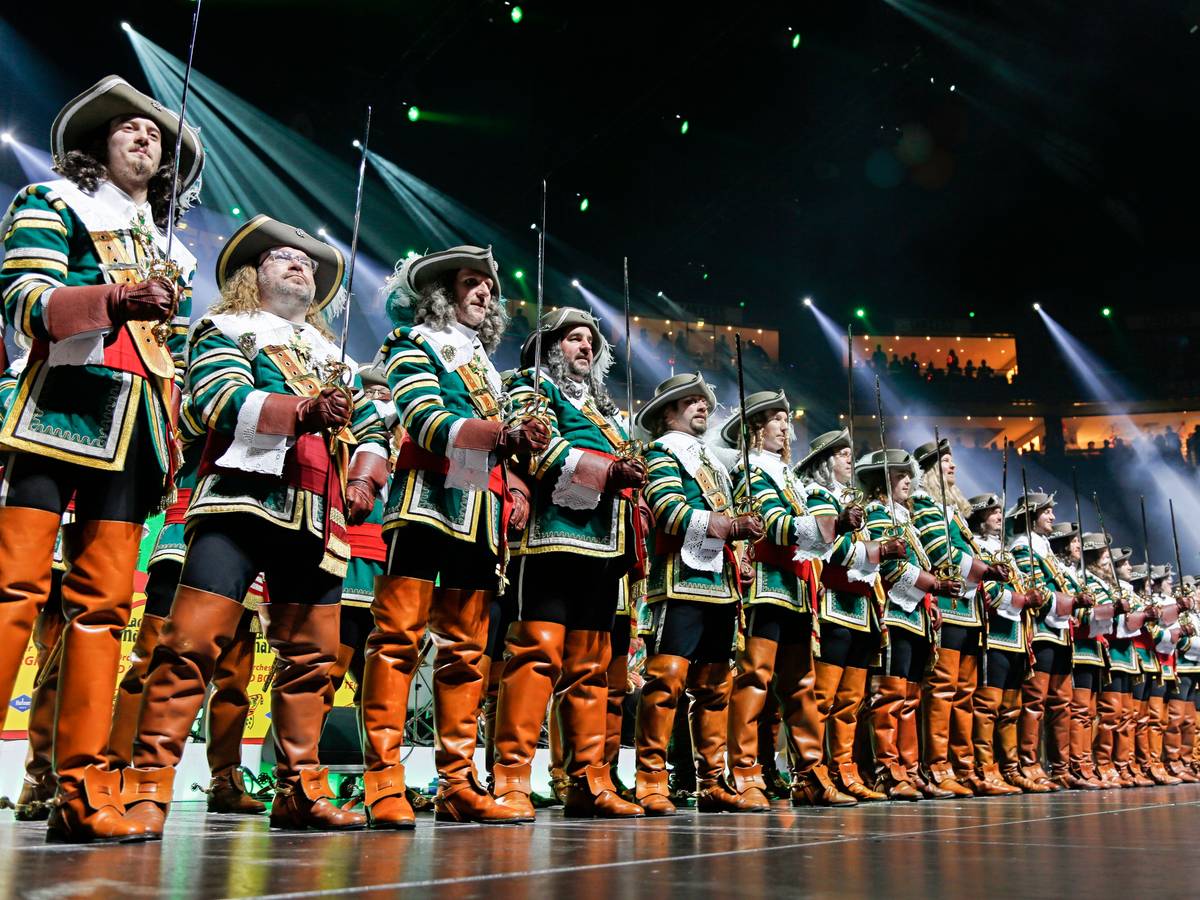 Das Reiterkorps Jan von Werth auf der Bühne der Lachenden Kölnarena.