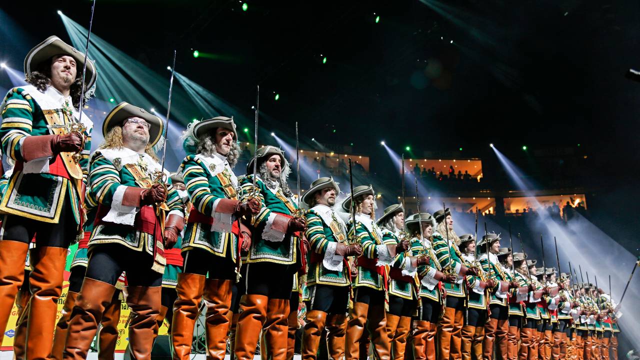 Das Reiterkorps Jan von Werth auf der Bühne der Lachenden Kölnarena.