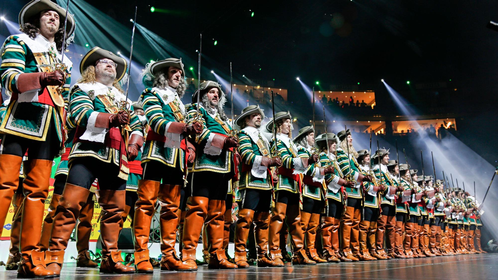 Das Reiterkorps Jan von Werth auf der Bühne der Lachenden Kölnarena.