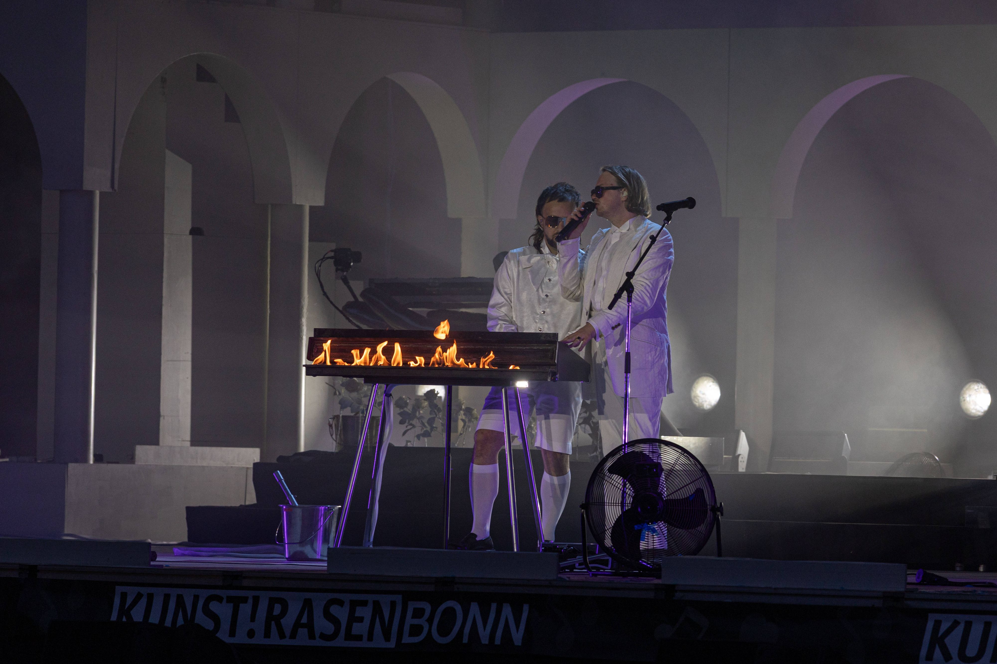Roy Bianco & Die Abbrunzati Boys auf dem KunstRasen in Bonn.