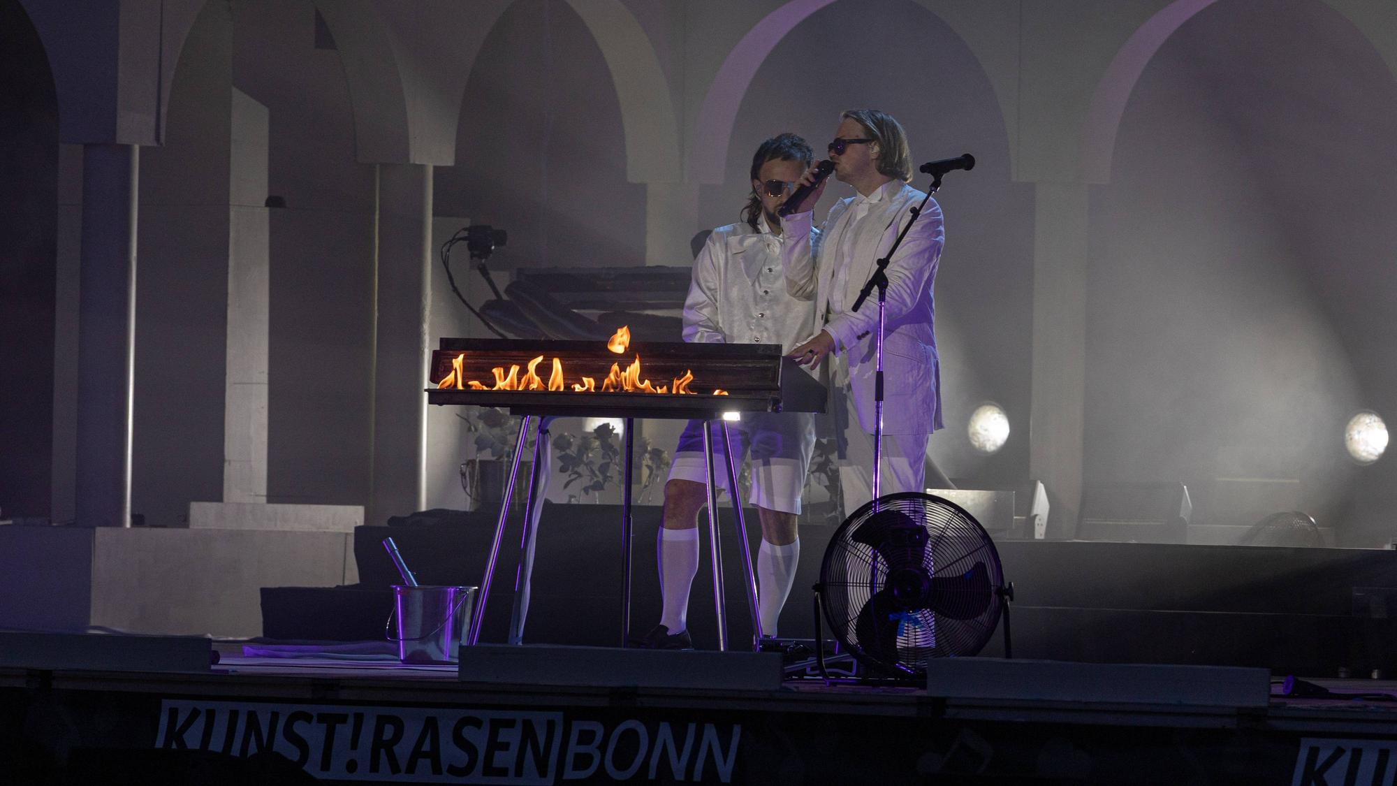Roy Bianco & Die Abbrunzati Boys auf dem KunstRasen in Bonn.