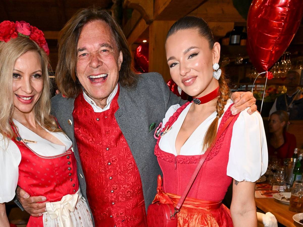 Joelina Drews (rechts) hat in ihrem Podcast verraten, mit welcher Angewohnheit sie die Nerven ihrer Eltern regelmäßig auf die Probe stellt. (Bild: 2025 Getty Images/Hannes Magerstaedt)