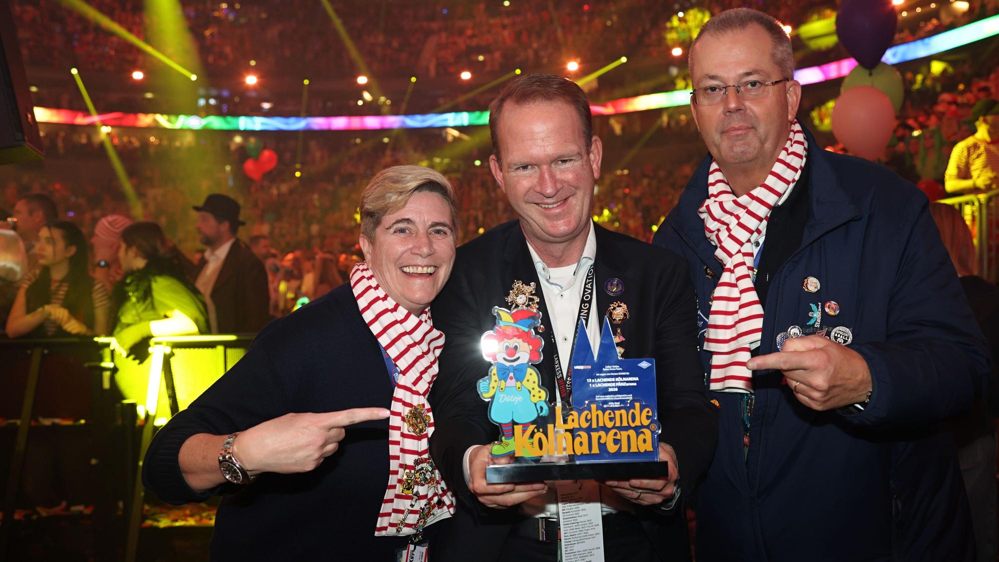 Nathalie Drmota, Stefan Löcher und Michael Burgmer in der Lachenden Kölnarena.