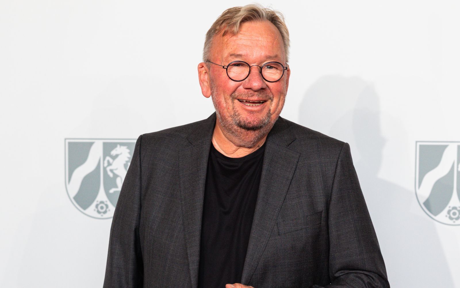 Entertainer Bernd Stelter muss demnächst an der Hüfte operiert wurden - für den Eingriff hat der Komiker einiges an Gewicht verloren. (Bild: 2025 Getty Images/Mathis Wienand)