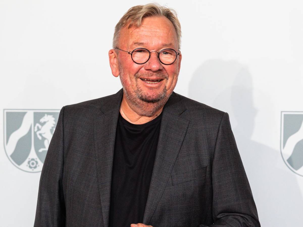 Entertainer Bernd Stelter muss demnächst an der Hüfte operiert wurden - für den Eingriff hat der Komiker einiges an Gewicht verloren. (Bild: 2025 Getty Images/Mathis Wienand)