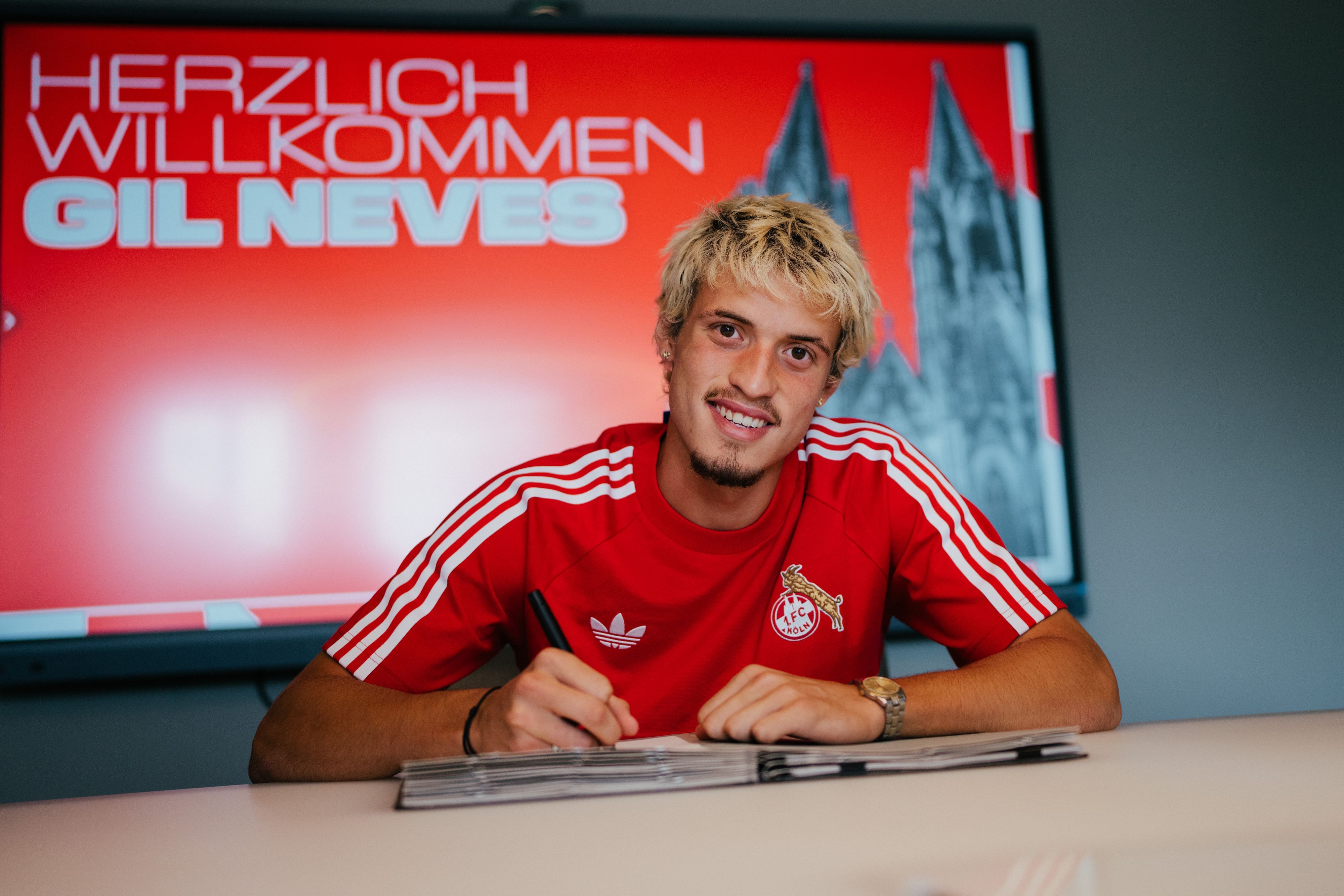 Gil Neves unterschreibt beim 1. FC Köln