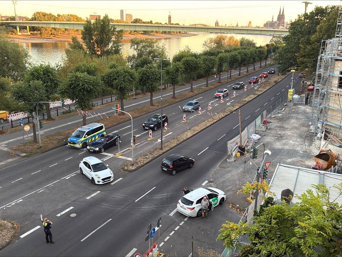 Die Polizei hat den Straßenbereich gesperrt.