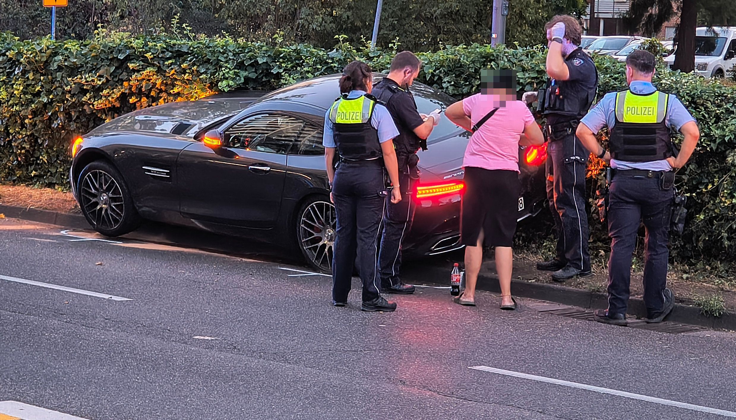 Mit diesem Mercedes-AMG war der junge Mann in falscher Richtung auf der Boltensternstraße unterwegs.