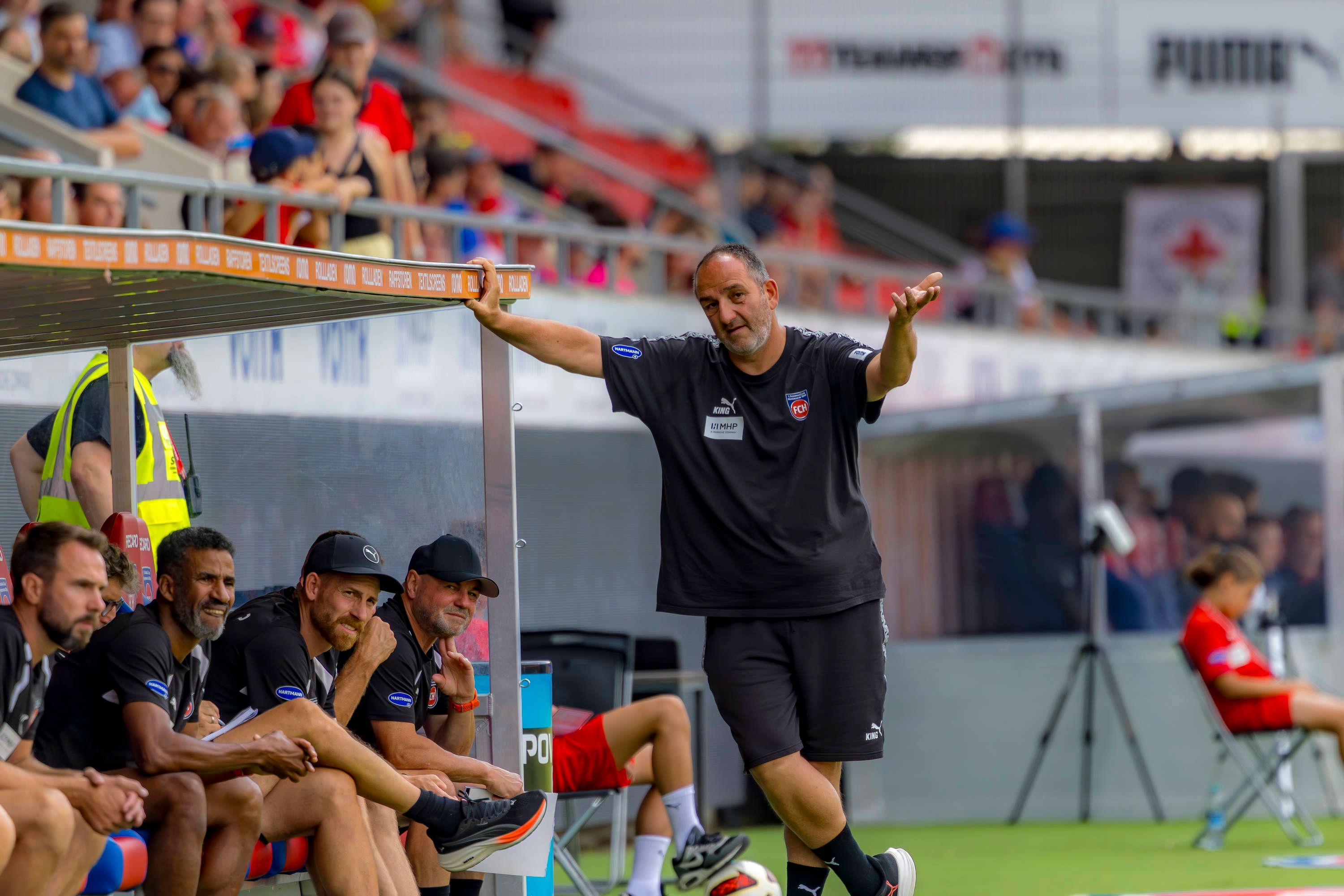 Heidenheim, Deutschland 01. August 2026: Testspiel - 2026/2027 - 1. FC Heidenheim 1846 gegen FC Ingolstadt 04 Im Bild: Trainer Frank Schmidt FCH Voith-Arena Bayern *** Heidenheim, Germany, August 1, 2026 Friendly Match 20262027: 1. FC Heidenheim 1846 vs. FC Ingolstadt 04 Pictured: Coach Frank Schmidt, FCH, Voith Arena, Bavaria Copyright: xFotostandx/xSchäferx