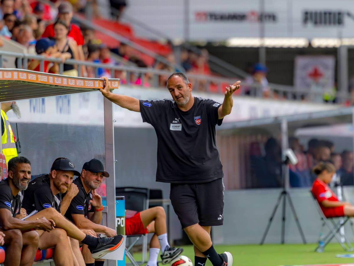Heidenheim, Deutschland 01. August 2026: Testspiel - 2026/2027 - 1. FC Heidenheim 1846 gegen FC Ingolstadt 04 Im Bild: Trainer Frank Schmidt FCH Voith-Arena Bayern *** Heidenheim, Germany, August 1, 2026 Friendly Match 20262027: 1. FC Heidenheim 1846 vs. FC Ingolstadt 04 Pictured: Coach Frank Schmidt, FCH, Voith Arena, Bavaria Copyright: xFotostandx/xSchäferx