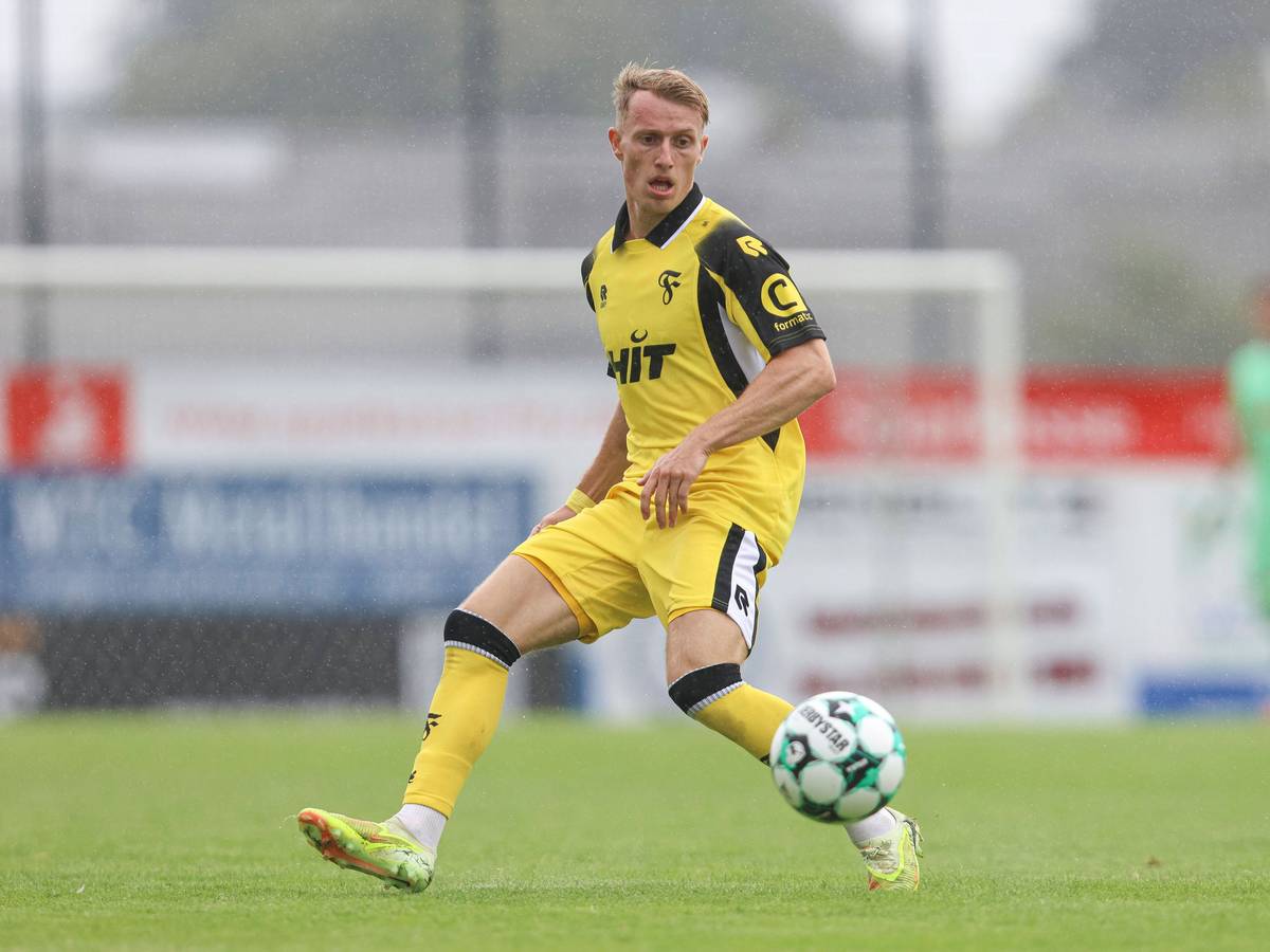 Jasper Löffelsend am Ball.