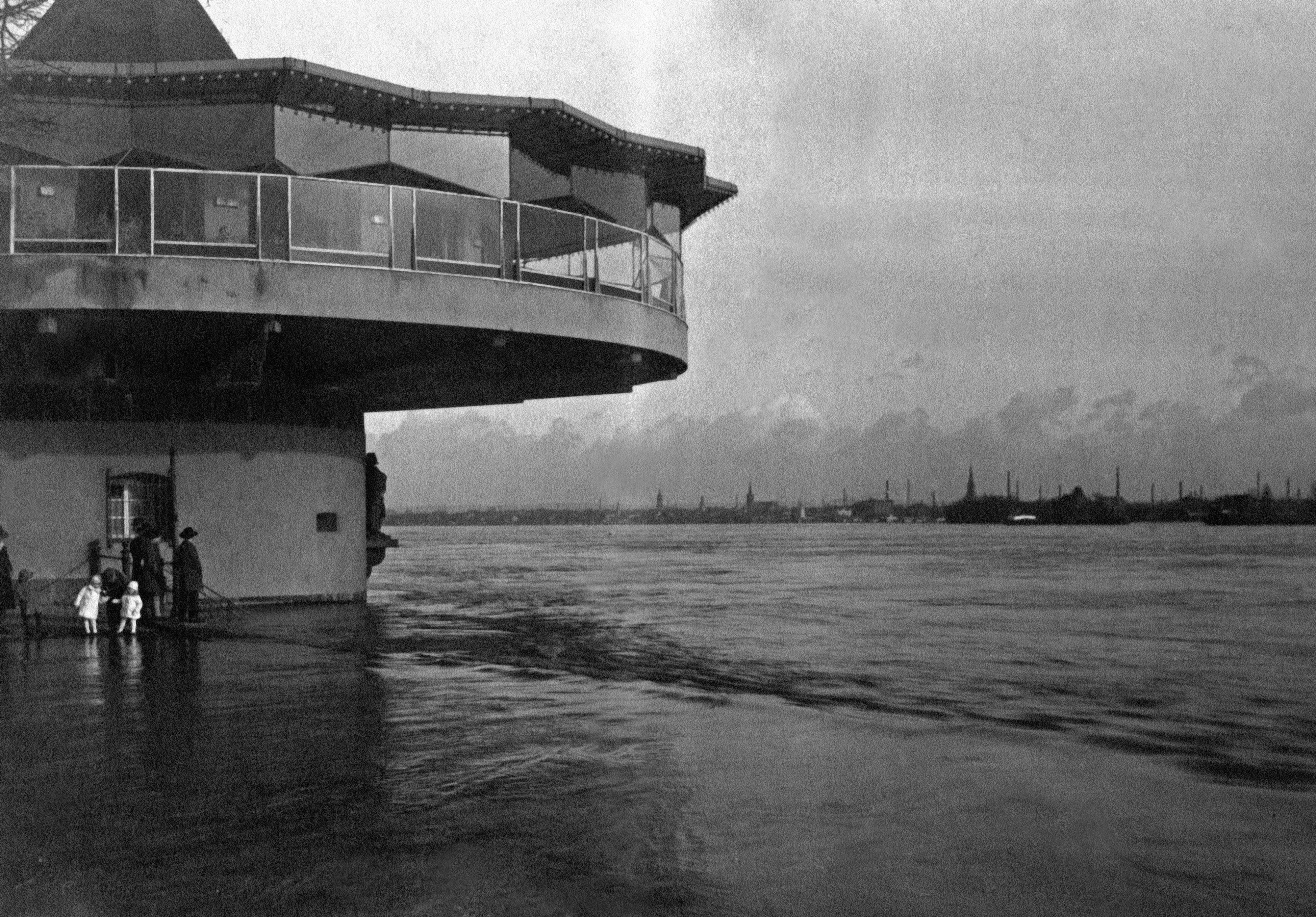 Die Bastei während eines Hochwassers 1926.